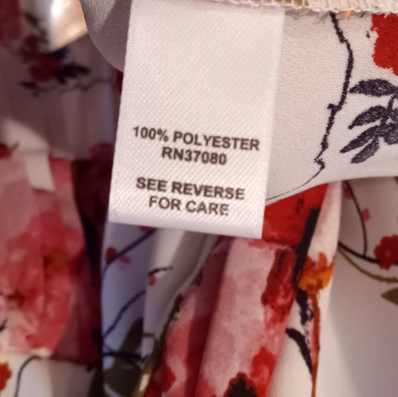 EST. 1946 size large color is pinks, cream and green. Has a floral design - Picture 7 of 8